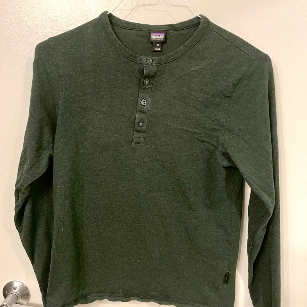 XS Men’s Patagonia Henley Long Sleeve Dark Green Shirt